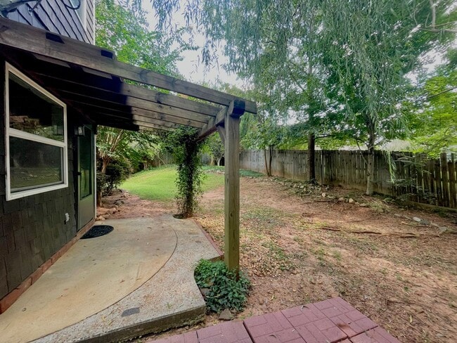 Building Photo - Spacious Home in Solamere with basement