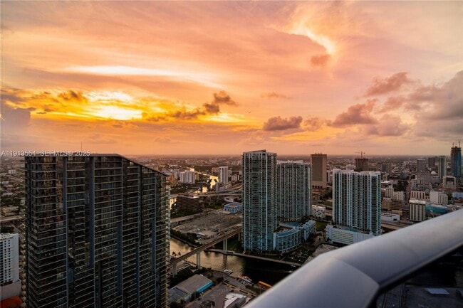 Building Photo - 801 S Miami Ave