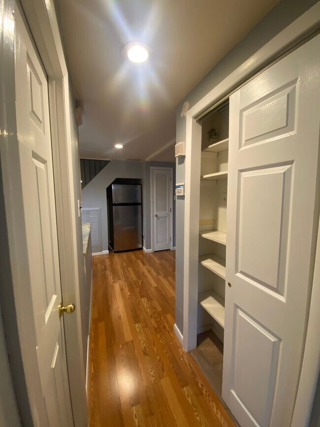 Building Photo - 233 S State Rd