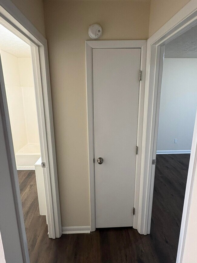 Building Photo - 1617 McIntosh St