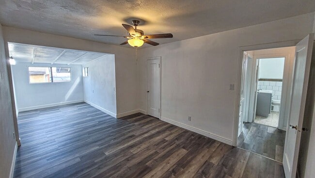 Building Photo - Large 3 Bedroom 2 Bath House!
