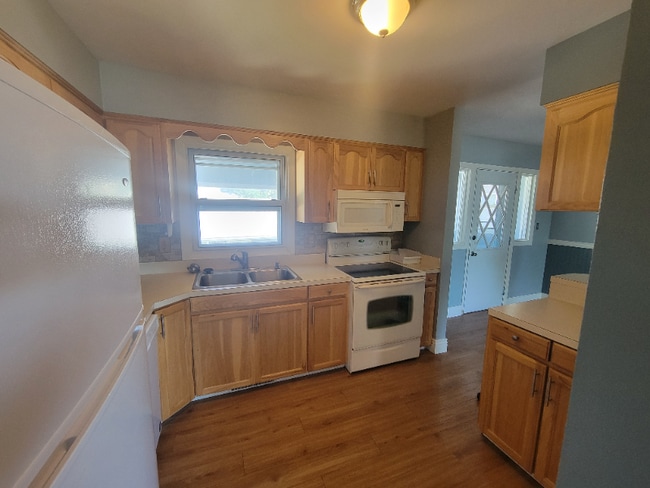 Building Photo - 1127 Ave C NW