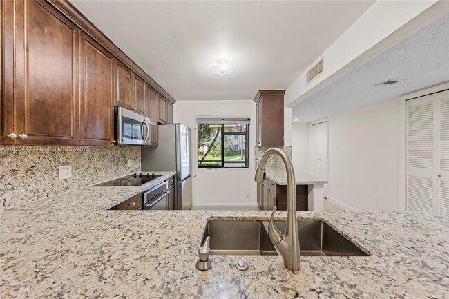 Building Photo - 16491 Blatt Blvd
