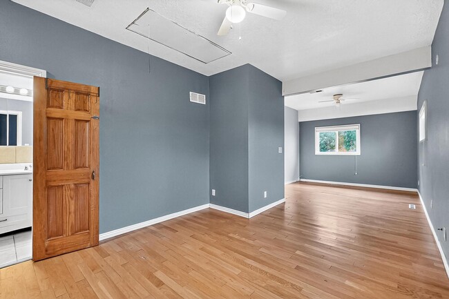 Building Photo - 4109 Comanche Rd NE
