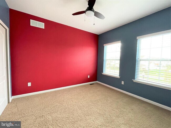 Building Photo - 283 N Bayberry Pkwy
