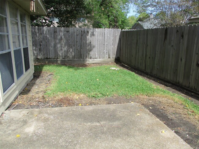 Building Photo - 10834 Sugar Hill Dr