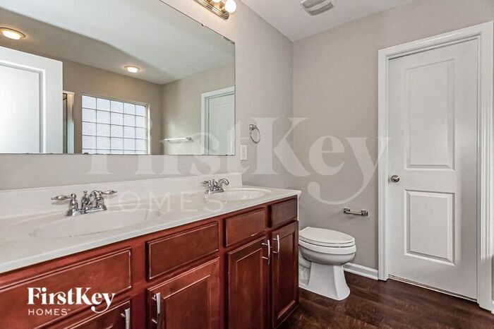 Building Photo - 1619 Eastway Dr