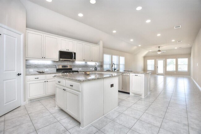 Building Photo - 109 Belford St