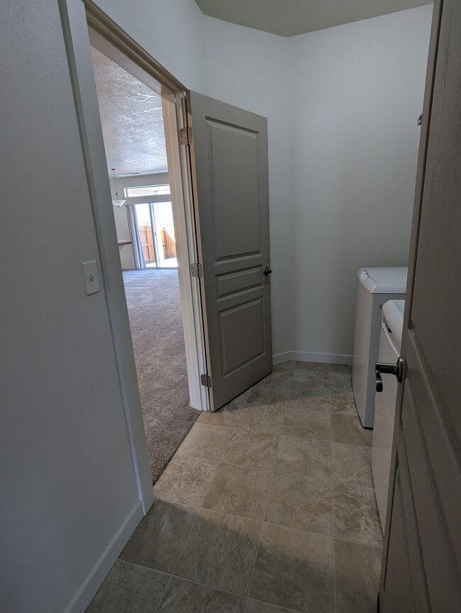 Building Photo - 3667 SW Pumice Stone Ave