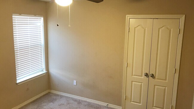 Building Photo - 4406 Davenport St