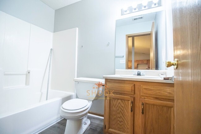 Building Photo - 3525/3527 E Thornhill Circle