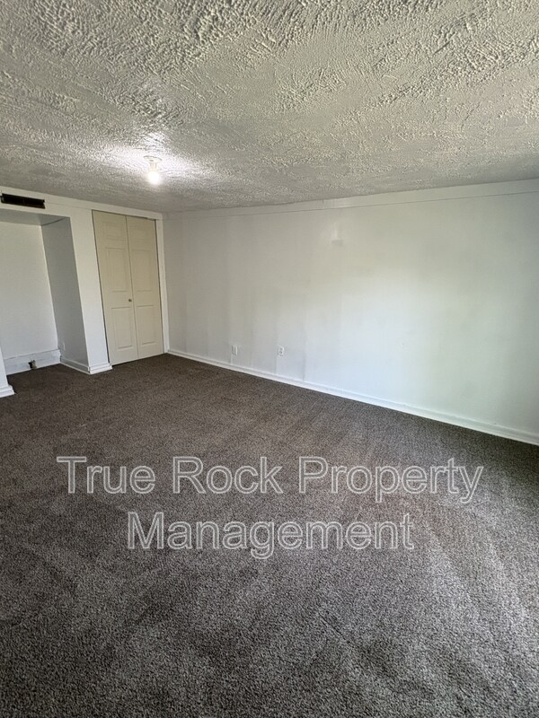 Building Photo - 730 W 8th St