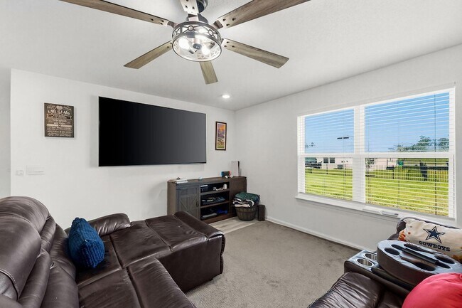 Building Photo - 25 Riverwalk Xing