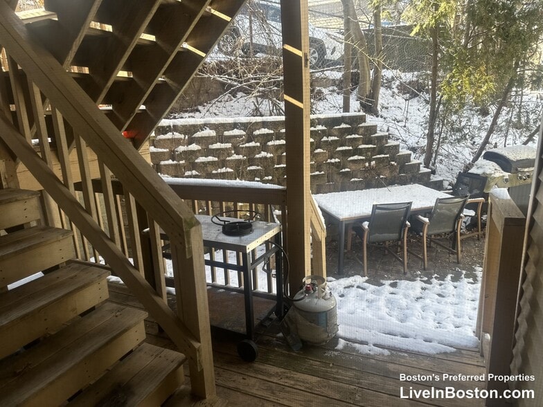 Building Photo - 144 Calumet St