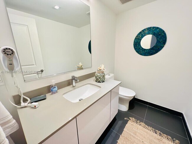 Building Photo - 1600 NE 1st Ave