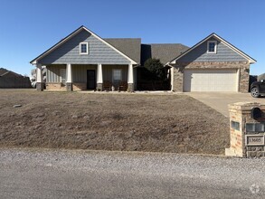 Building Photo - 13605 NE Lafayette Dr