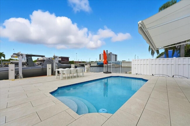 Building Photo - 4331 W Tradewinds Ave