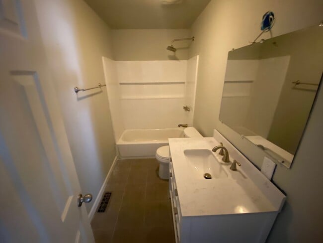 Building Photo - 4029 Stone Dr