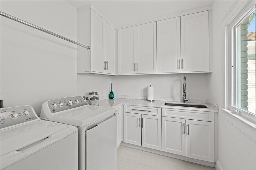 Building Photo - 1404 Coventry Ln