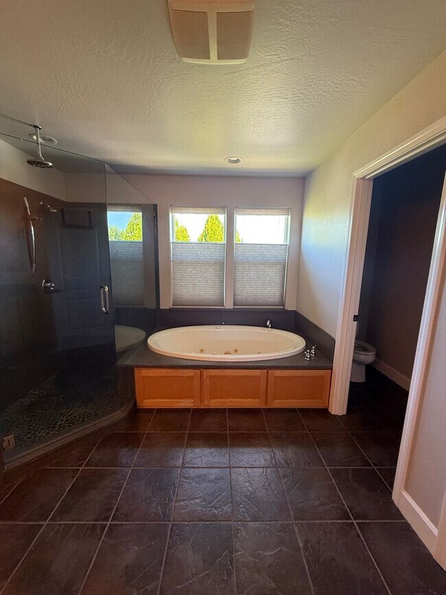 Building Photo - 3170 Juniper Ridge Dr