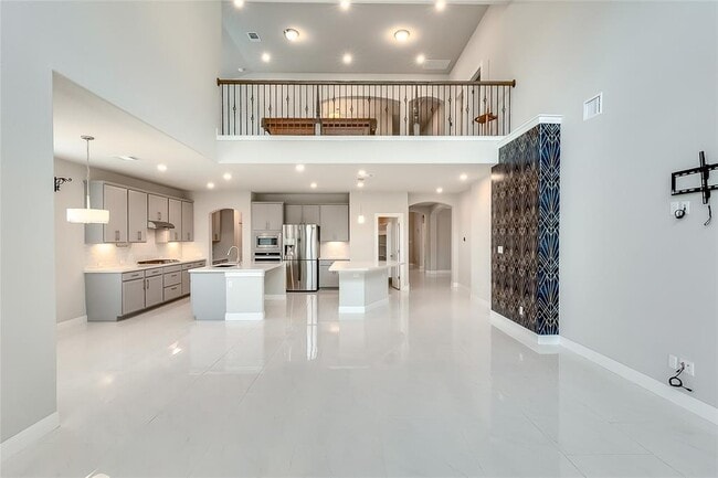 Building Photo - 5520 La Canada Wy