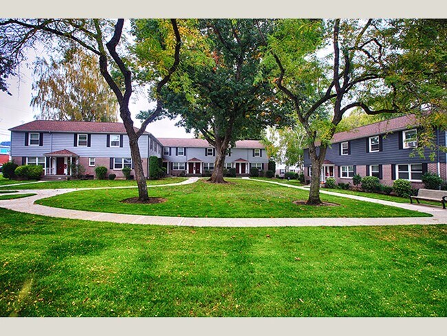 Primary Photo - Tranquil Mid-Century Retreat in a Lush Set...