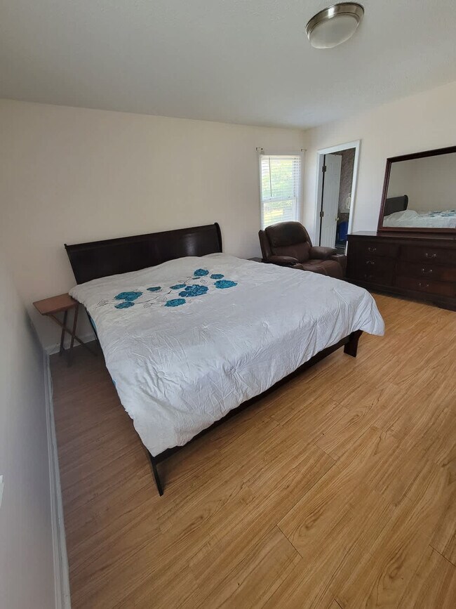 Building Photo - 305 Humble Rd