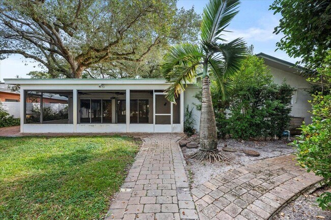 Building Photo - 12831 Shore Dr