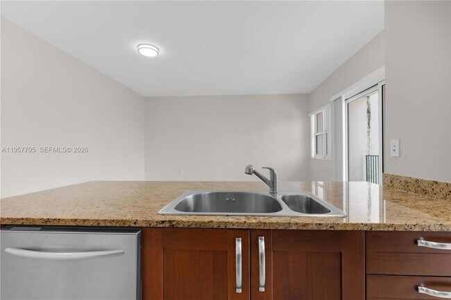 Building Photo - 20000 E Country Club Dr