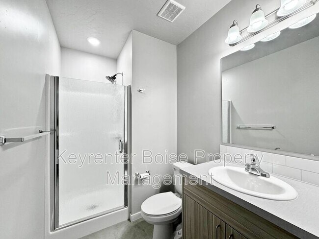 Building Photo - 4265 N Reed Ln