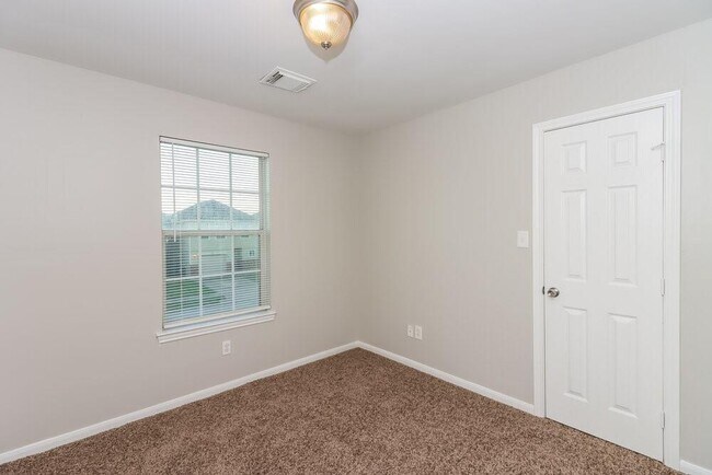 Building Photo - 4906 N Cancun Dr