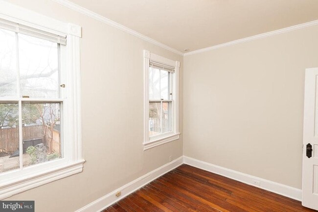 Building Photo - 315 12th St SE