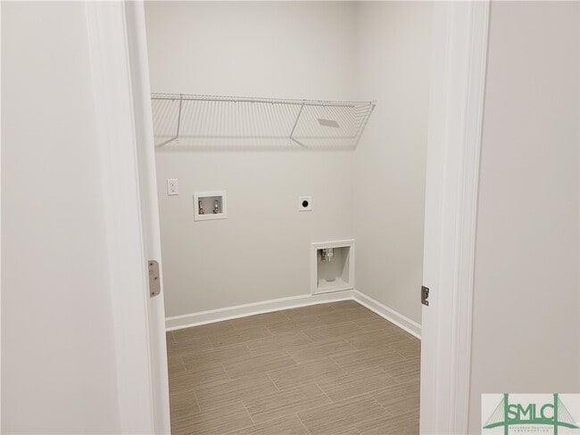 Building Photo - 275 Lillian St