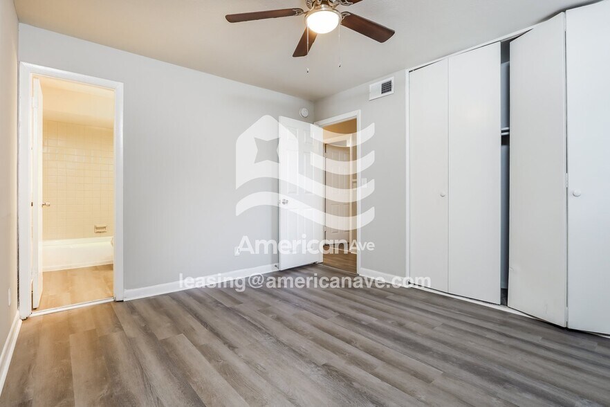 Building Photo - 2410 Broadmoor Dr