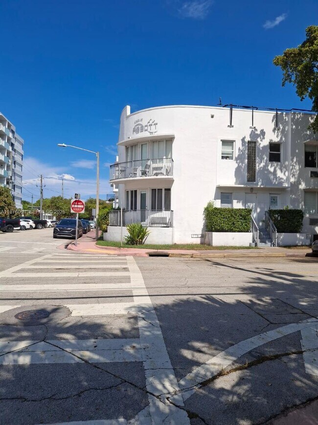 Building Photo - 320 80th St