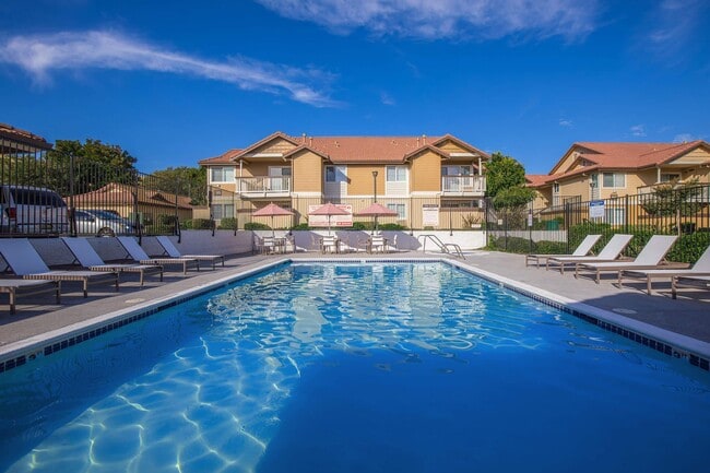 Building Photo - Woodland Hills