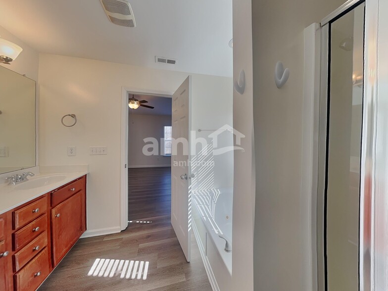 Building Photo - 10339 Samuels Way Dr