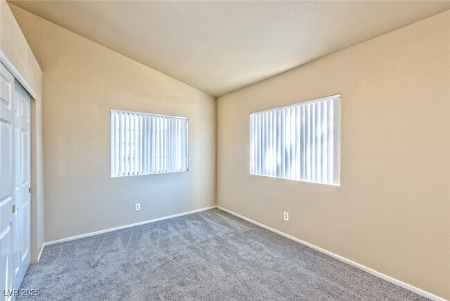 Building Photo - 2839 Blue Bonnet Dr