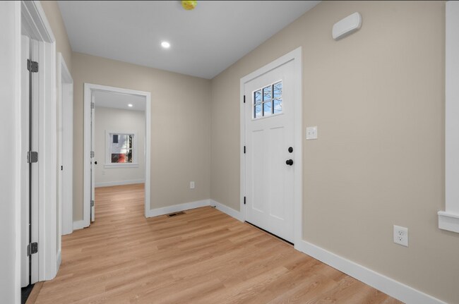 Building Photo - 17 Bridge St