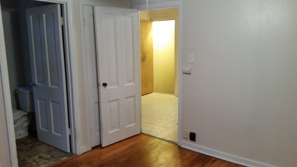 Building Photo - 253 Church St