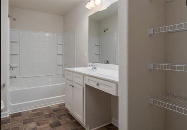 Building Photo - STYLE, COMFORT and CONVENIENCE