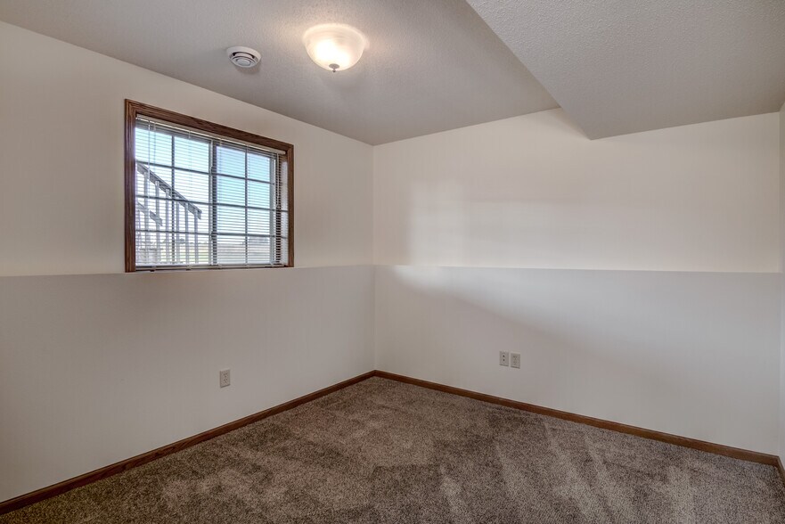 Building Photo - 16497 56th Ave