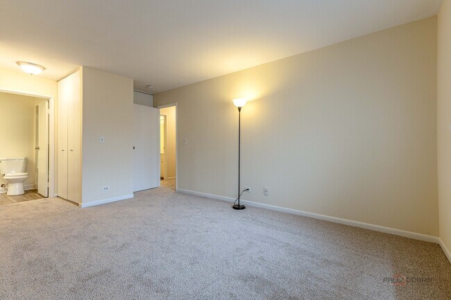 Building Photo - 3004 Roberts Dr