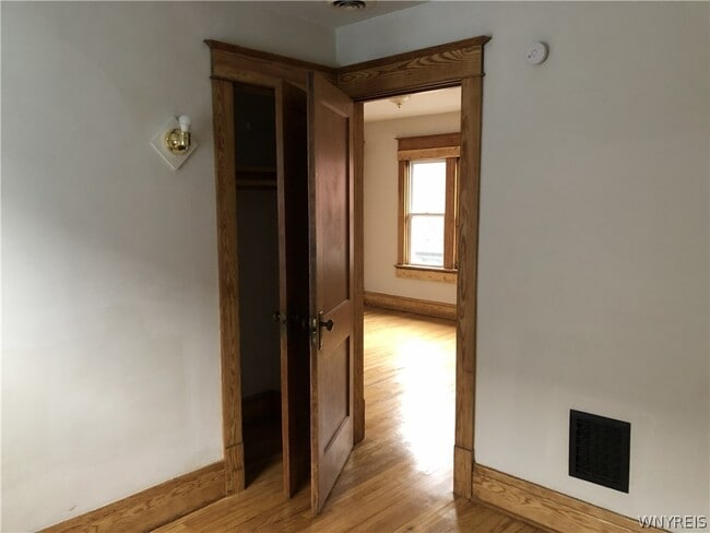 Building Photo - 47 Bridgeman St