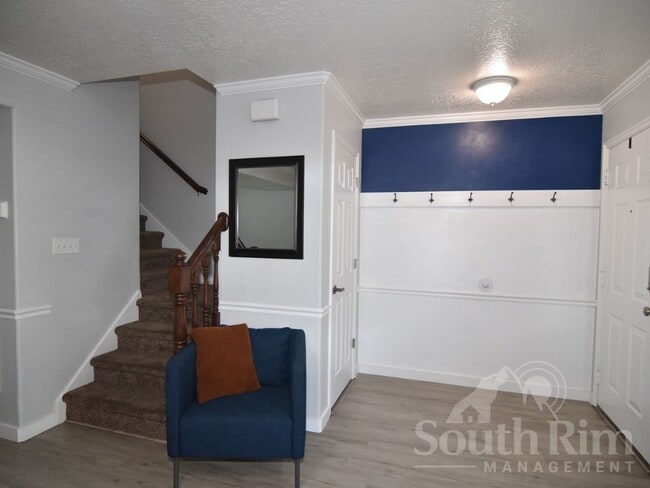 Building Photo - 916 Greenridge Ave