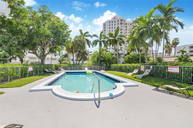 Building Photo - 9770 E Bay Harbor Dr