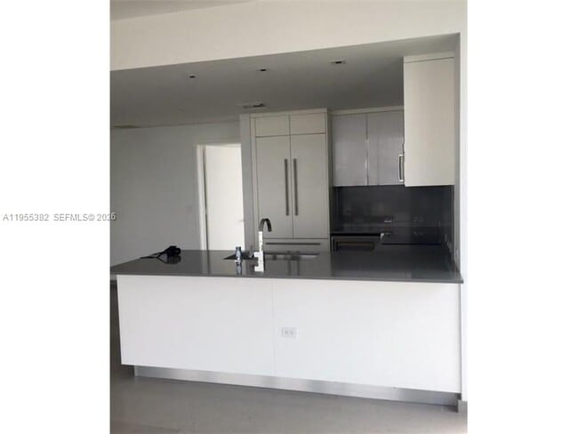 Building Photo - 68 SE 6th St