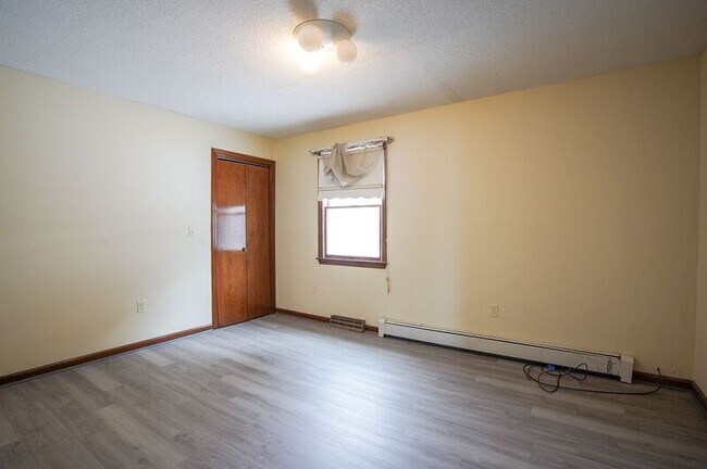 Building Photo - 13 Weston St