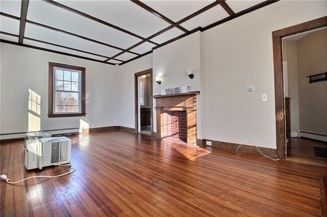 Building Photo - 19 1/2 Greenman Ave