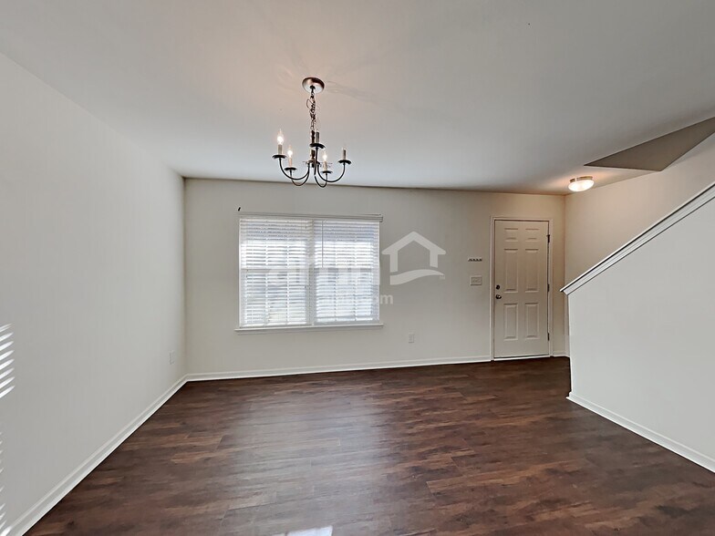 Building Photo - 6236 Leslie Dr